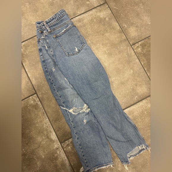 Abercrombie & Fitch Distressed The Mom High Rise Jeans SHORT - Picture 3 of 4